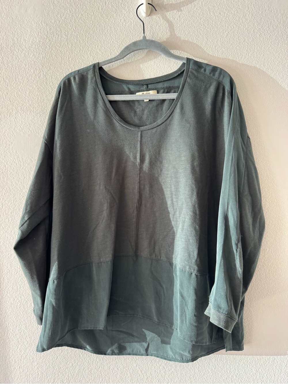 Women’s Relaxed Scoop Neck Top in dark Green
